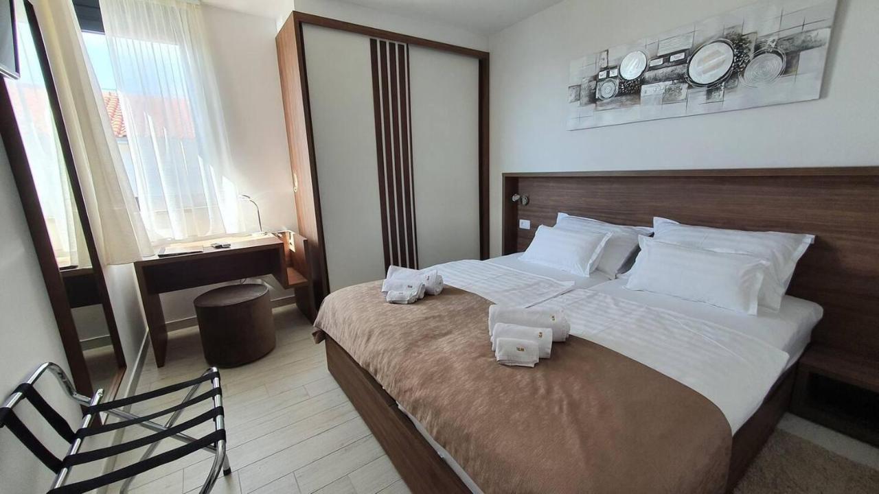 Family Friendly Apartments With A Swimming Pool Sveti Filip I Jakov, Biograd - 19325 Kültér fotó